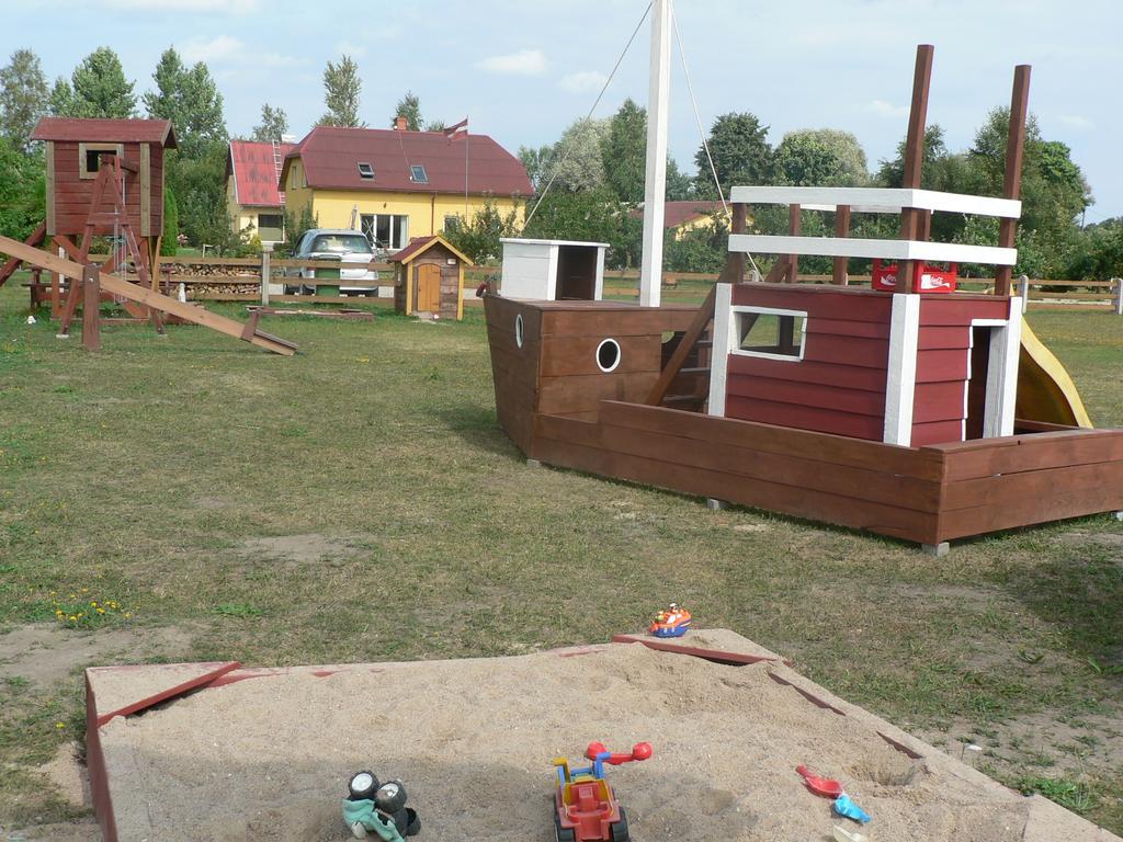 Guest House Podnieki Ventspils Exterior foto
